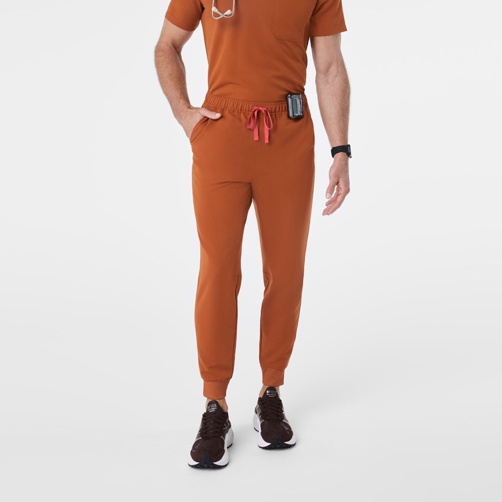 Men’s Figs Tansen jogger scrub pants, medium, dirty chai color